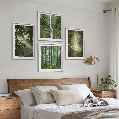 Políptico com moldura florestas verdes com raios de luz