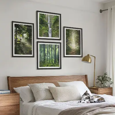Políptico com moldura florestas verdes com raios de luz