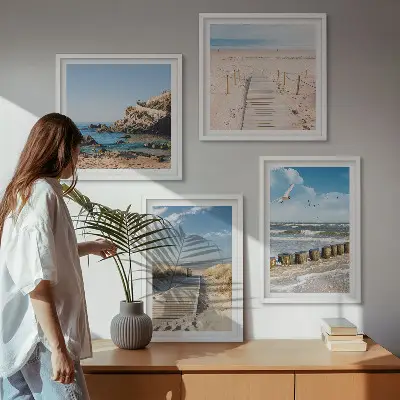 Políptico com moldura paisagem de praia com areia ondas céu e pássaros