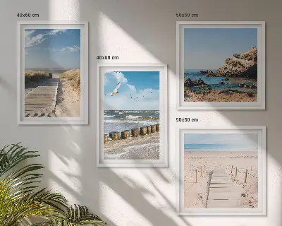 Políptico com moldura paisagem de praia com areia ondas céu e pássaros