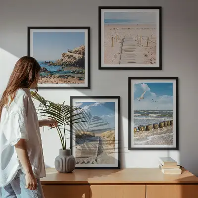 Políptico com moldura paisagem de praia com areia ondas céu e pássaros