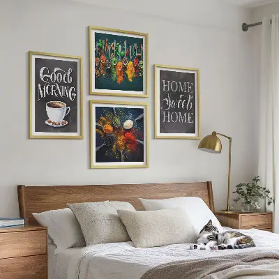 Conjunto de quadros decorativos com especiarias, café, xícara e ervas