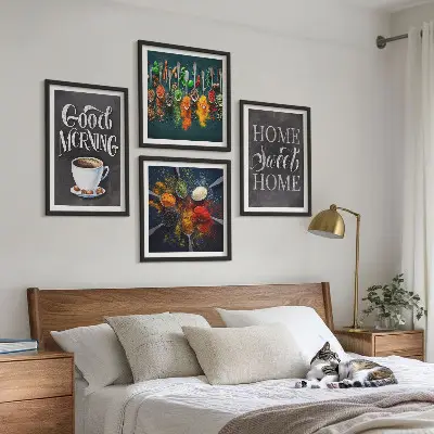 Conjunto de quadros decorativos com especiarias, café, xícara e ervas