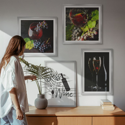 Conjunto de 4 quadros com moldura Taças de vinho com uvas e inscrição