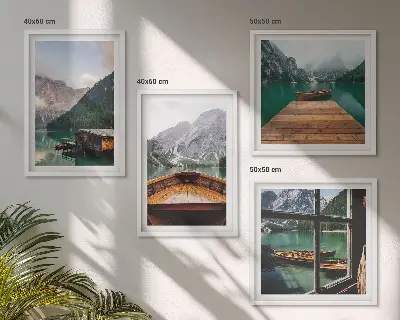 Políptico com moldura paisagens de montanha com barcos e chalés