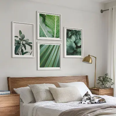 Conjunto de 4 quadros com moldura estampa de folhas tropicais em verde