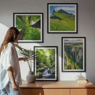 Conjunto de 4 quadros com moldura floresta de cachoeiras em montanhas verdes