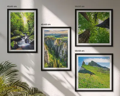Conjunto de 4 quadros com moldura floresta de cachoeiras em montanhas verdes