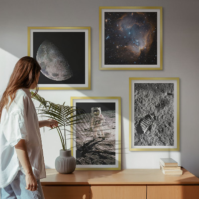 Políptico com moldura Foto de astronauta traçando a trajetória da Lua
