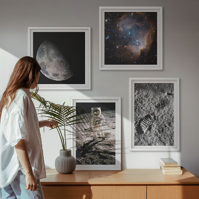 Políptico com moldura Foto de astronauta traçando a trajetória da Lua