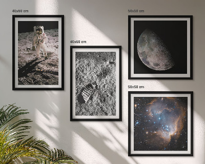 Políptico com moldura Foto de astronauta traçando a trajetória da Lua