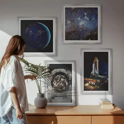 Conjunto de 4 quadros com moldura com tema de espaço terra astronauta e foguete