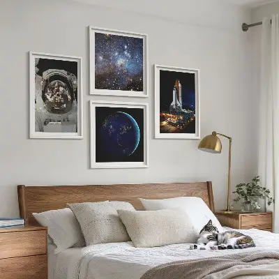 Conjunto de 4 quadros com moldura com tema de espaço terra astronauta e foguete