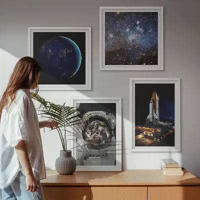 Conjunto de 4 quadros com moldura com tema de espaço terra astronauta e foguete