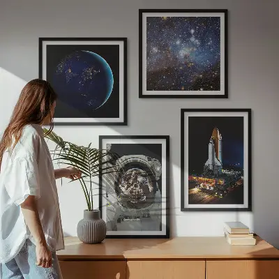 Conjunto de 4 quadros com moldura com tema de espaço terra astronauta e foguete