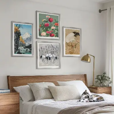 Conjunto de 4 quadros com moldura com estampas de montanhas, rio, flores e garças