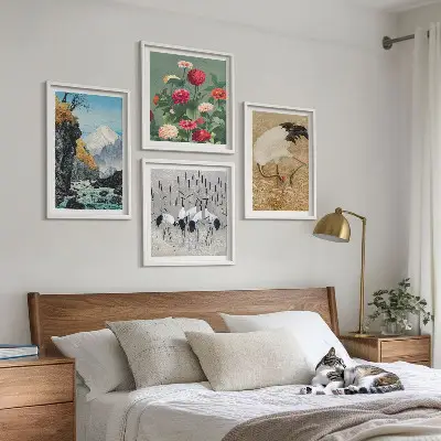 Conjunto de 4 quadros com moldura com estampas de montanhas, rio, flores e garças