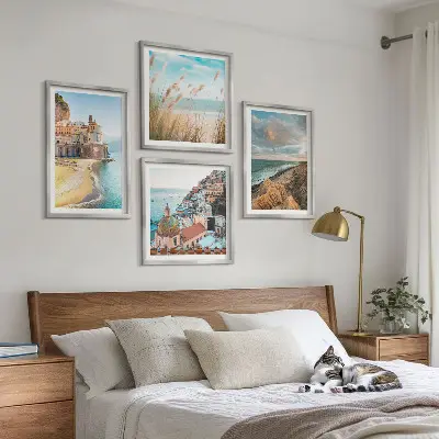 Conjunto de 4 quadros com moldura com paisagens de praia, cidade e falésias