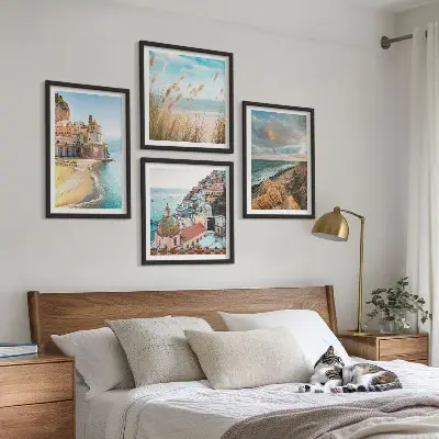 Conjunto de 4 quadros com moldura com paisagens de praia, cidade e falésias