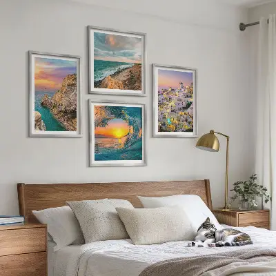 Composição de quadros com a temática de ondas do mar, casas brancas e Santorini