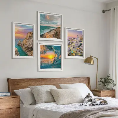 Composição de quadros com a temática de ondas do mar, casas brancas e Santorini