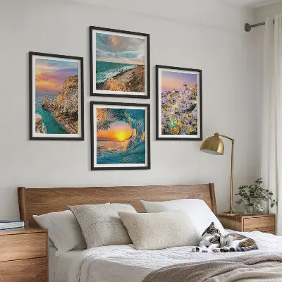 Composição de quadros com a temática de ondas do mar, casas brancas e Santorini