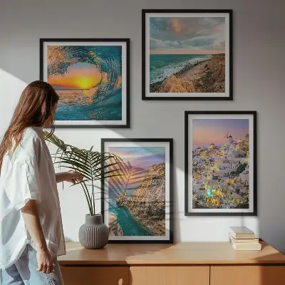 Composição de quadros com a temática de ondas do mar, casas brancas e Santorini
