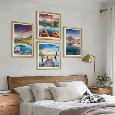 Composição de quadros com paisagens de lagos, montanhas e barco