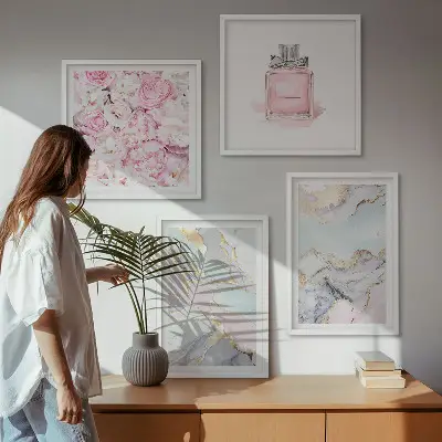 Composição de quadros flores rosa com tons de mármore pastel