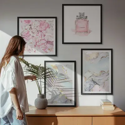 Composição de quadros flores rosa com tons de mármore pastel