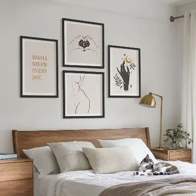 Composição de quadros com ilustrações minimalistas estilo boho