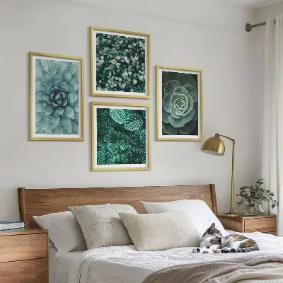 Conjunto de 4 quadros com moldura com estampas de suculentas em tons de verde e turquesa
