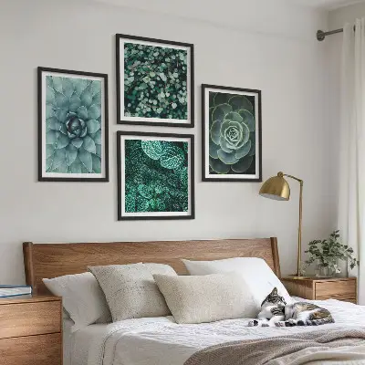 Conjunto de 4 quadros com moldura com estampas de suculentas em tons de verde e turquesa
