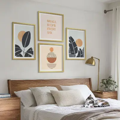 Conjunto de 4 quadros com moldura com estampas minimalistas de plantas e sóis grandes