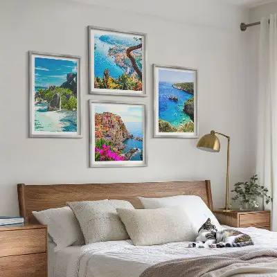 Composição de quadros temática palmeiras à beira-mar com água azul