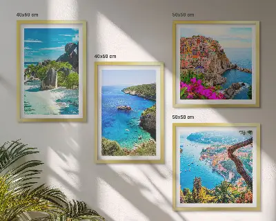 Composição de quadros temática palmeiras à beira-mar com água azul