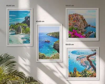 Composição de quadros temática palmeiras à beira-mar com água azul
