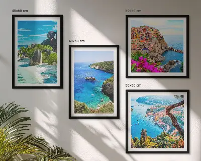 Composição de quadros temática palmeiras à beira-mar com água azul