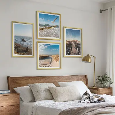 Conjunto de 4 quadros com moldura ondas da praia e caminhada no píer suspenso