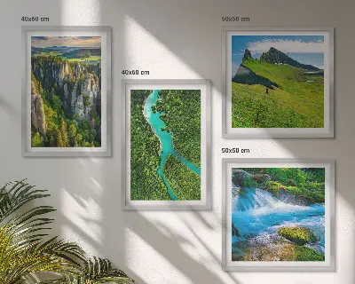 Composição de quadros rochas do rio em montanhas verdes