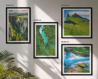 Composição de quadros rochas do rio em montanhas verdes