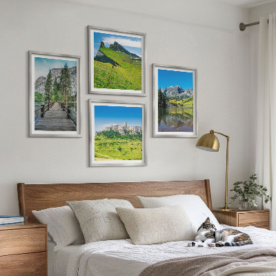 Conjunto de 4 quadros com moldura Colinas verdes com um castelo