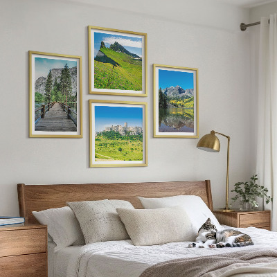 Conjunto de 4 quadros com moldura Colinas verdes com um castelo