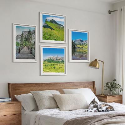 Conjunto de 4 quadros com moldura Colinas verdes com um castelo