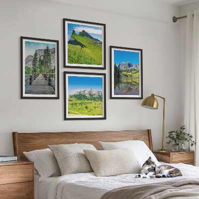 Conjunto de 4 quadros com moldura Colinas verdes com um castelo