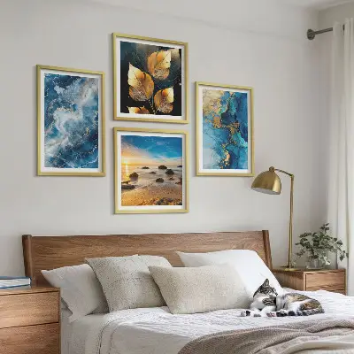 Conjunto de 4 quadros com moldura com imagens de padrões em azul e ouro
