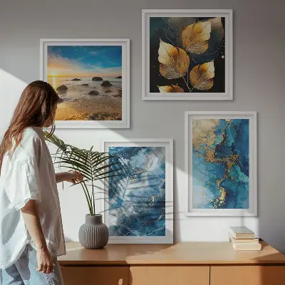 Conjunto de 4 quadros com moldura com imagens de padrões em azul e ouro