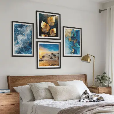 Conjunto de 4 quadros com moldura com imagens de padrões em azul e ouro