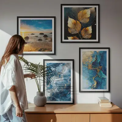 Conjunto de 4 quadros com moldura com imagens de padrões em azul e ouro