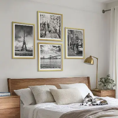 Conjunto de 4 quadros com moldura com vistas da cidade, pontes, Torre Eiffel e carro